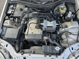 MB R170 Motorraum 2.jpg